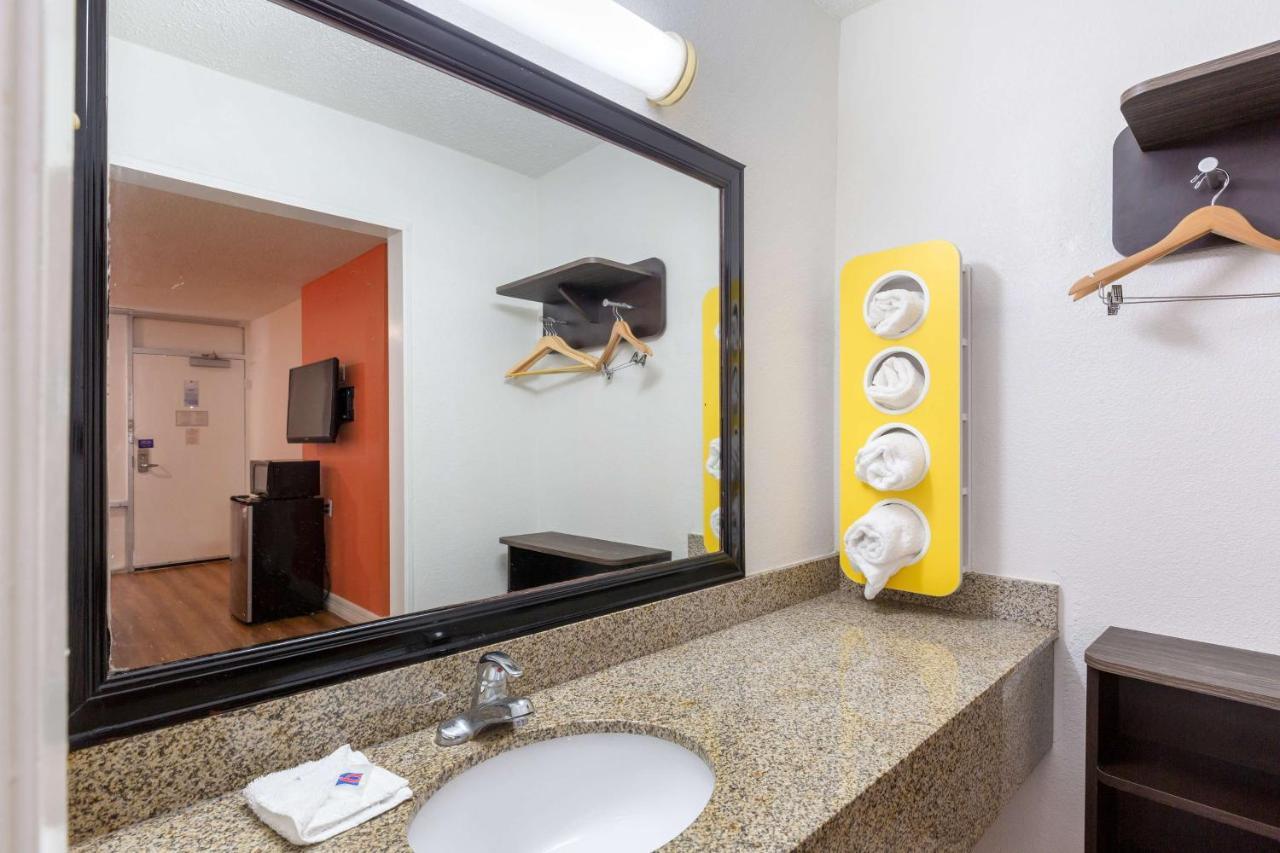 Motel 6-Houston, Tx - East Esterno foto