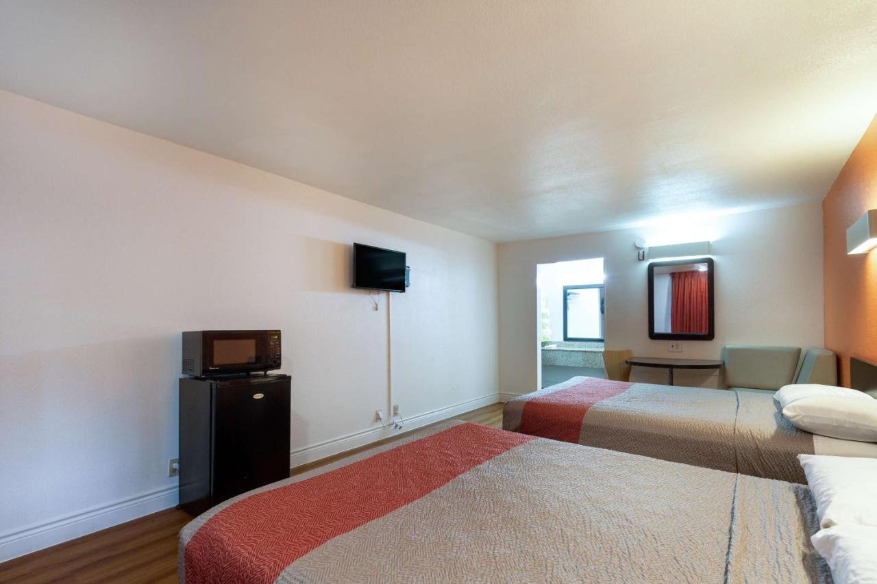 Motel 6-Houston, Tx - East Esterno foto